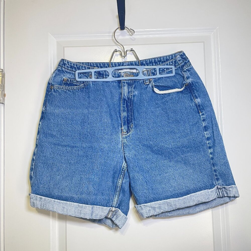 Women's Size 8 Liz Claiborne Cropped Mid Rise Jean Shorts